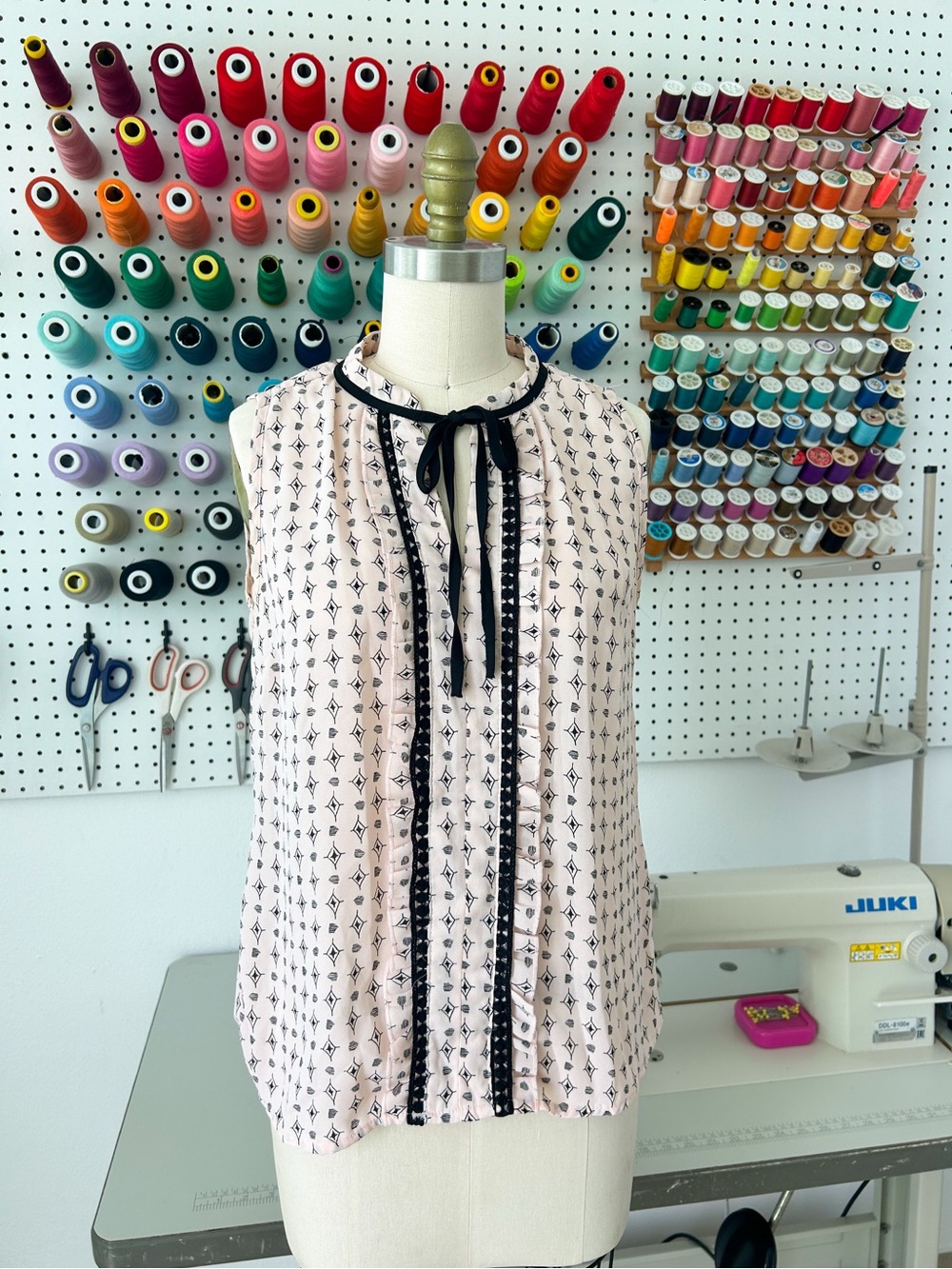 Tie-Neck Printed Sleeveless Camisole - Pink & Black